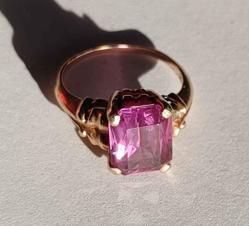 VTG 10K Gold and (Emerald Cut) Amethyst Ring size 5