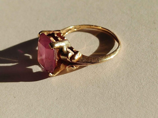 VTG 10K Gold and (Emerald Cut) Amethyst Ring size 5