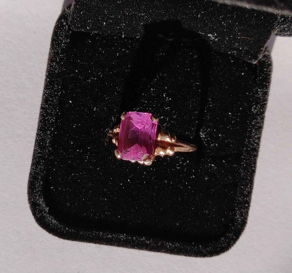 VTG 10K Gold and (Emerald Cut) Amethyst Ring size 5