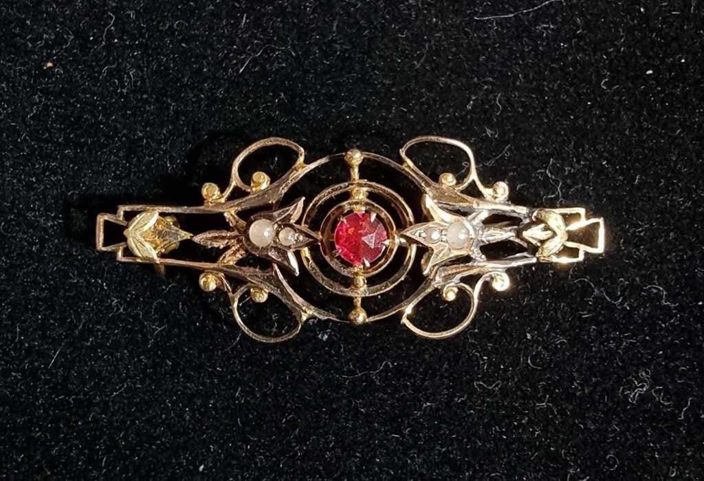 Antique Brooch (Ewardian) 10K Yellow Gold with Red Gem & Seed Pearls