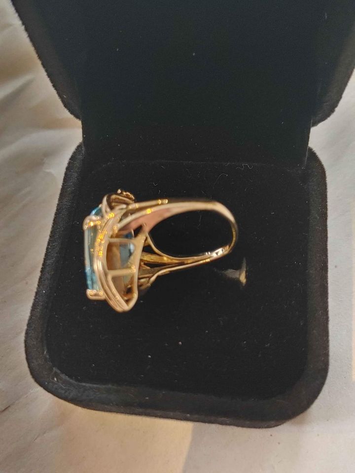 VTG Sparkling Swiss Blue Topaz & 14K Gold Cocktail Ring, Size 4, COA Included