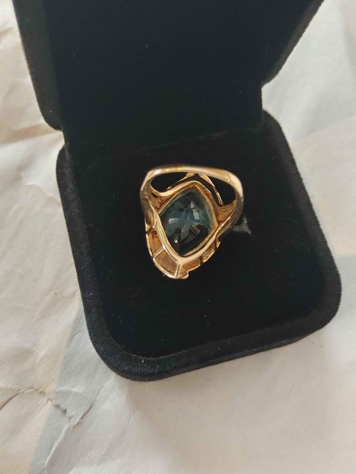 VTG Sparkling Swiss Blue Topaz & 14K Gold Cocktail Ring, Size 4, COA Included