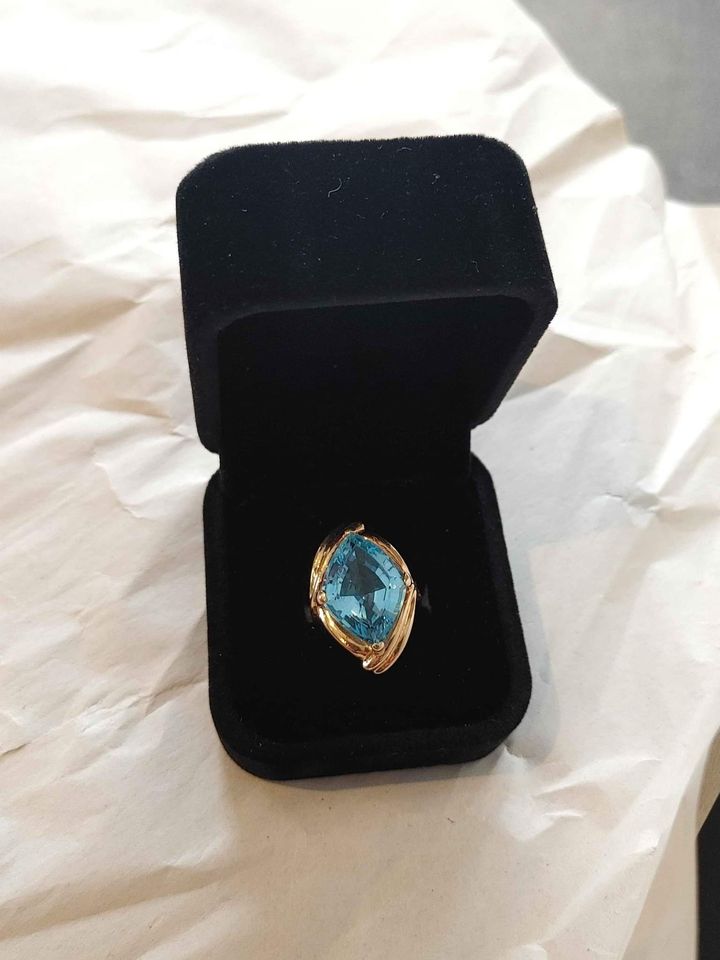 VTG Sparkling Swiss Blue Topaz & 14K Gold Cocktail Ring, Size 4, COA Included