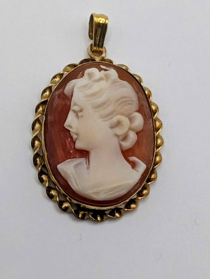 Vintage 12k gold Cameo Pendant RARE left facing, stamped