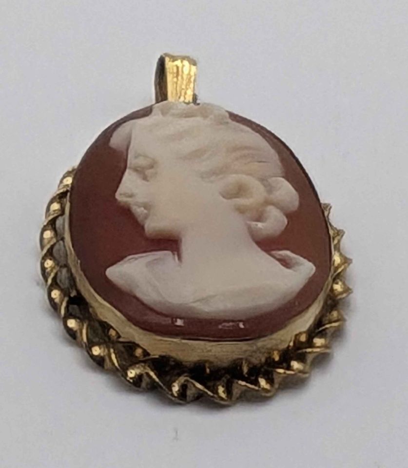 Vintage 12k gold Cameo Pendant RARE left facing, stamped