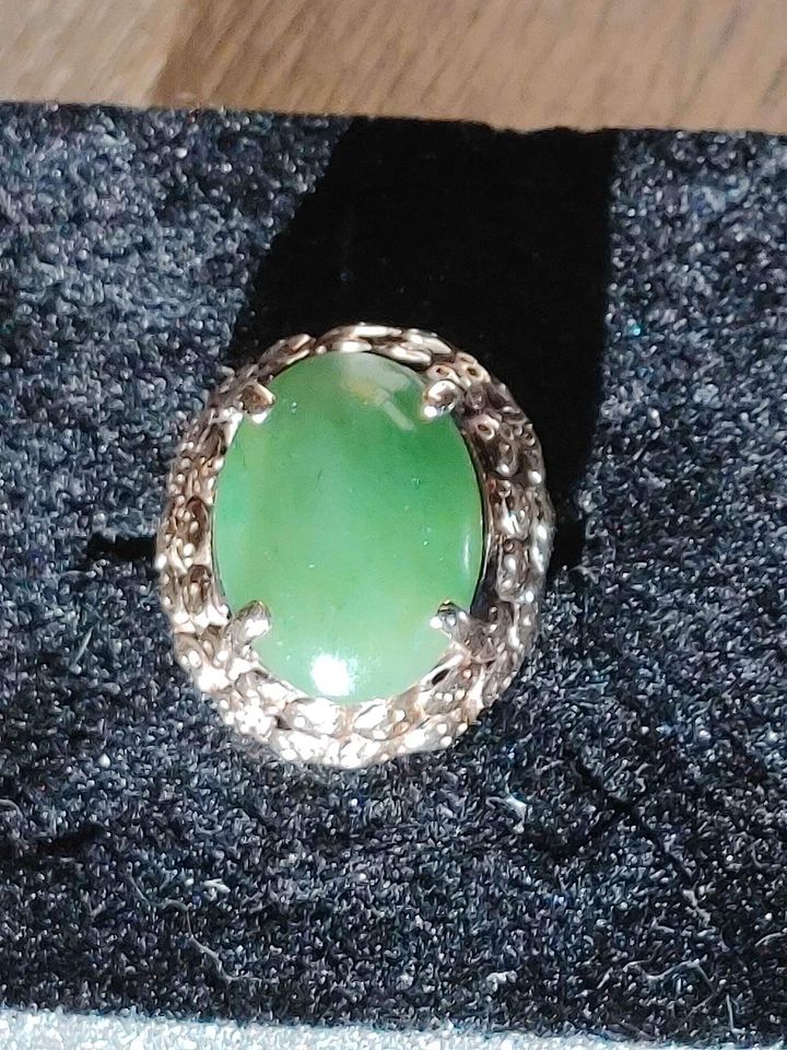 VTG 18K GOLD NEPHRITE JADE RING, size 7.14, Stamped, COA Included