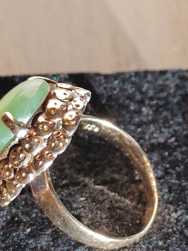 VTG 18K GOLD NEPHRITE JADE RING, size 7.14, Stamped, COA Included