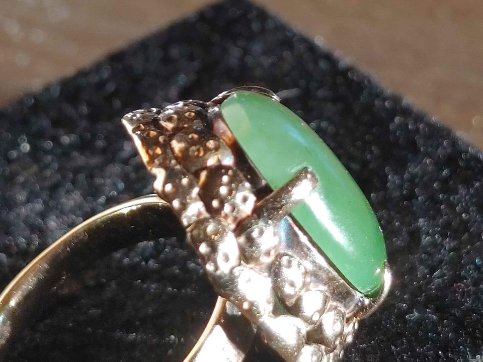 VTG 18K GOLD NEPHRITE JADE RING, size 7.14, Stamped, COA Included