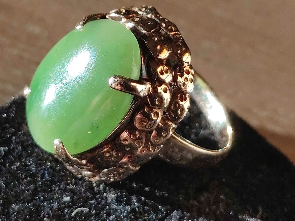 VTG 18K GOLD NEPHRITE JADE RING, size 7.14, Stamped, COA Included