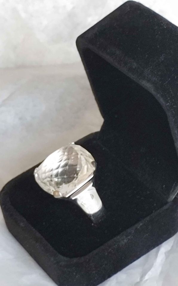 Vintage Chic Swarovski Crystal Cocktail Ring size 8.5